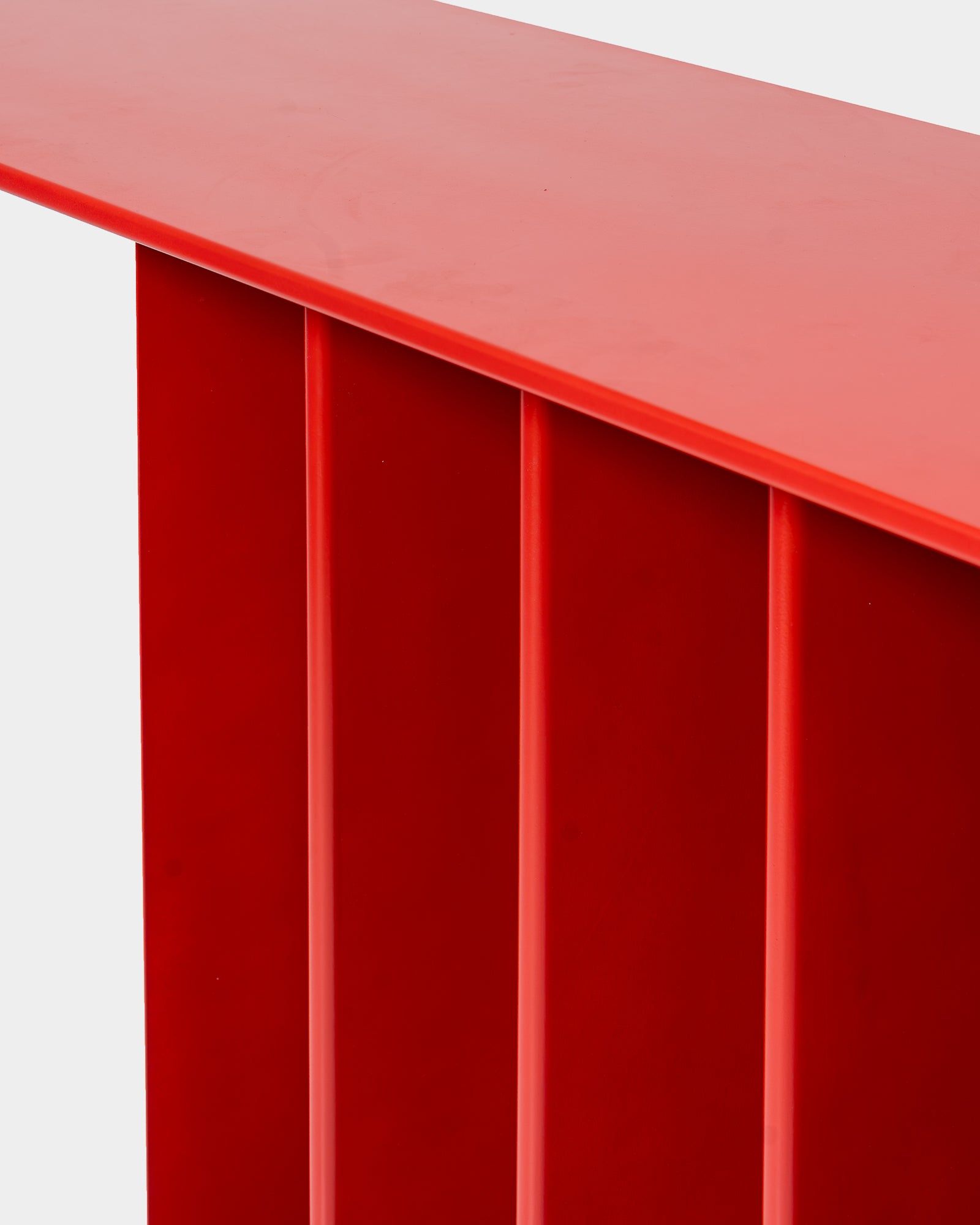Maani Console Red