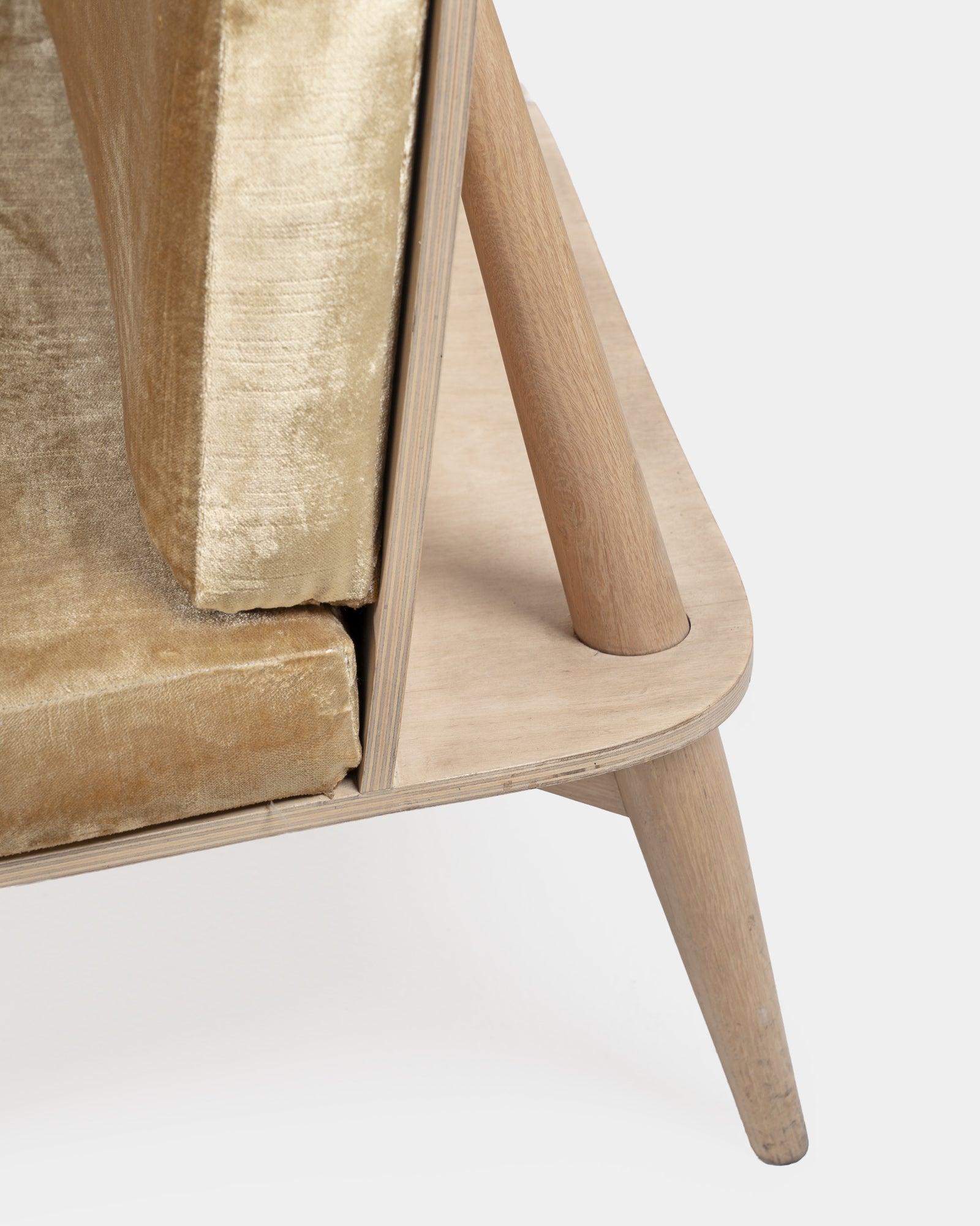 Shelf Single-Seater Chair