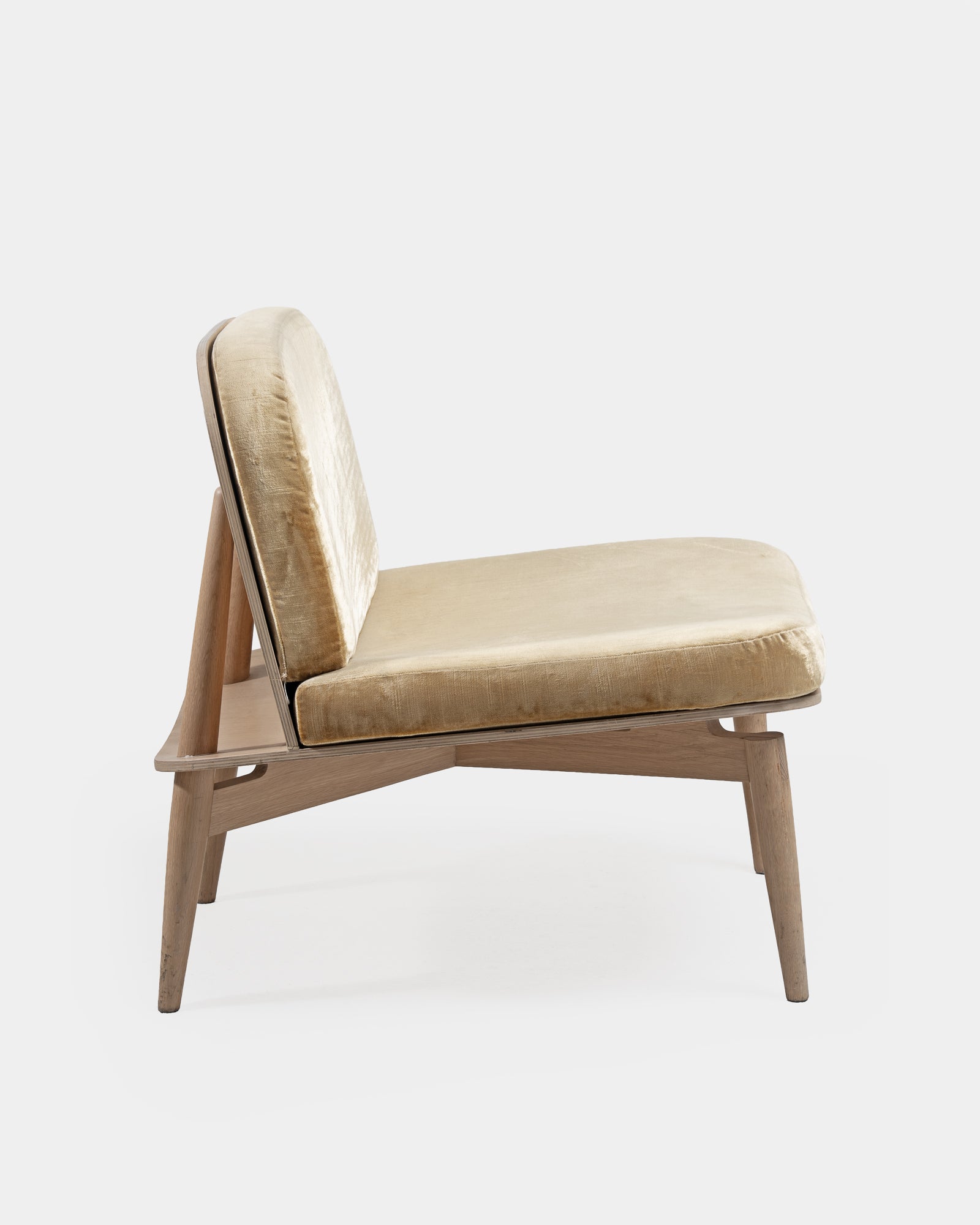 Shelf Single-Seater Chair