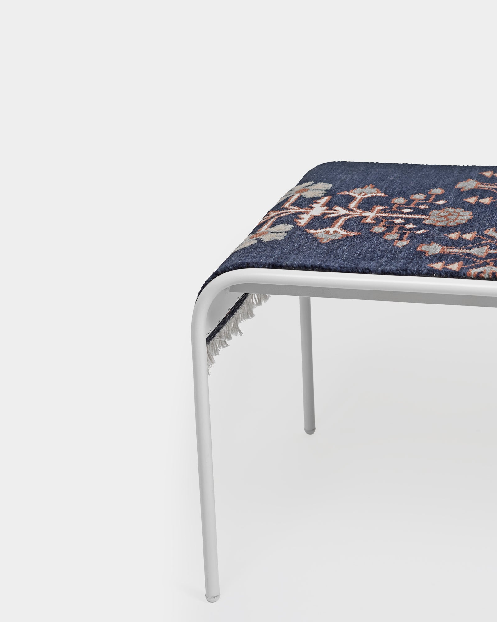 Yasmine Bench