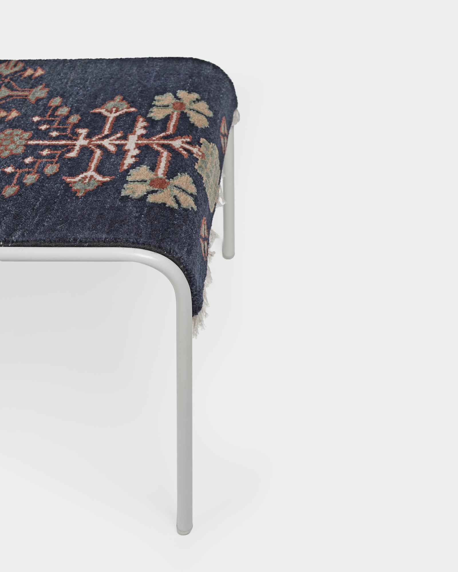 Yasmine Bench