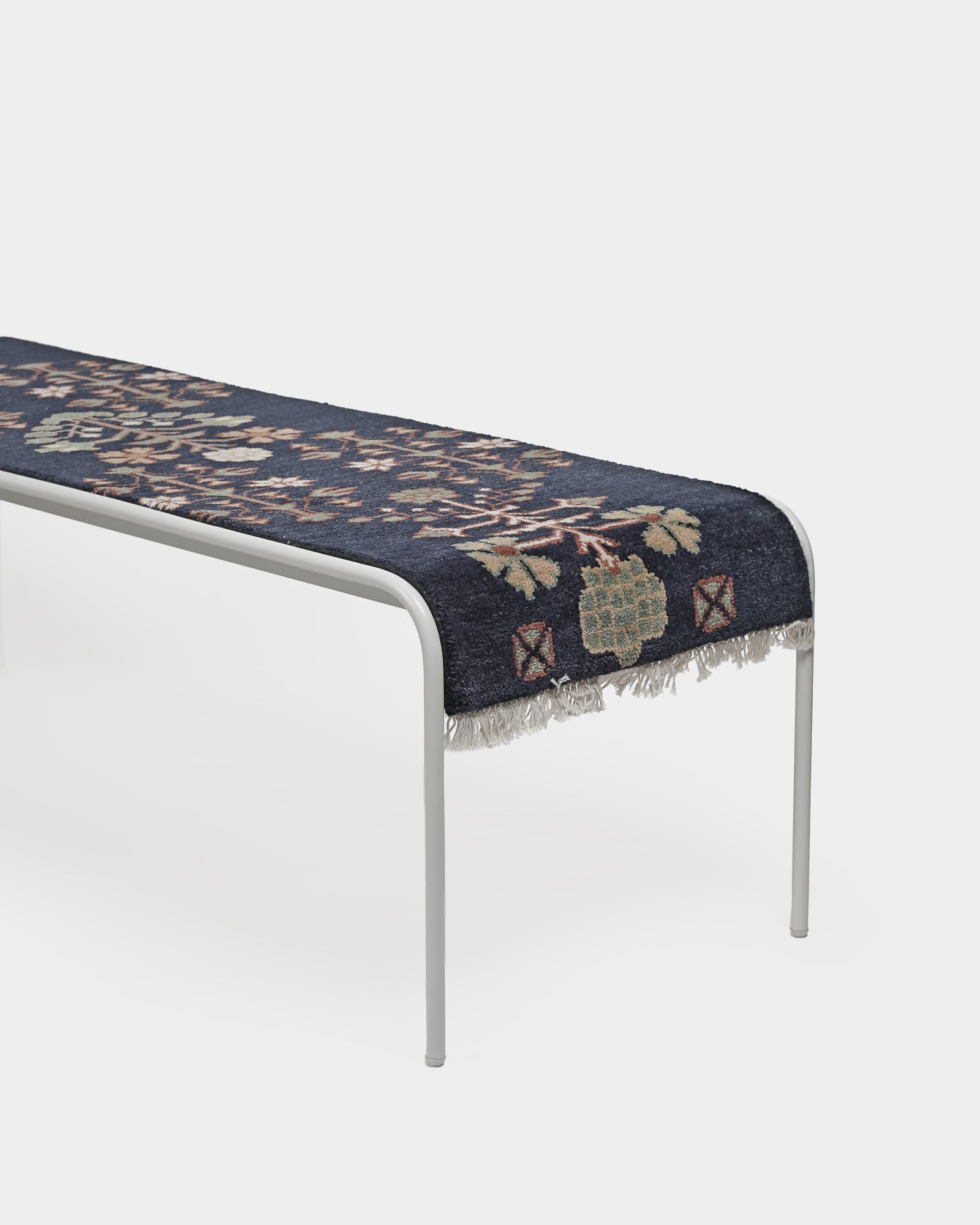 Yasmine Bench