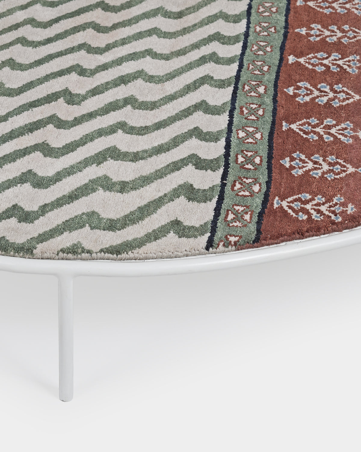 Yasmine Lounger Round